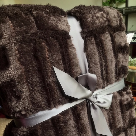 1 left!50x60 plush throw faux fur down alternative - Picture 7 of 8